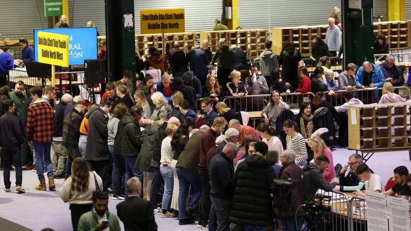 Smaller parties hope to make gains as votes tallied